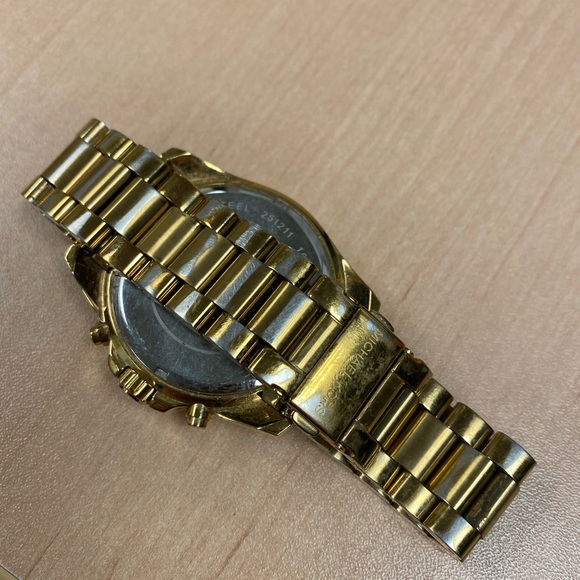 Michael Kors Bradshaw - Picture 3 of 3